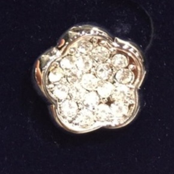 Beautiful Earrings - Picture 2 of 3